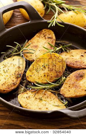 Rosted kartofler med rosmarin