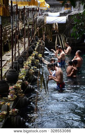 Bali, Indonesia- 18 Oct, 2019: People Bathes In Holy Water Originating From A Volcanic Spring At Tir