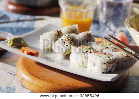 Rotoli di sushi - California