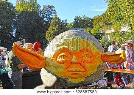 Ludwigsburg, Germany-october 16, 2016: The World's Largest Pumpkin Festival At The Ludwigsburg Palac