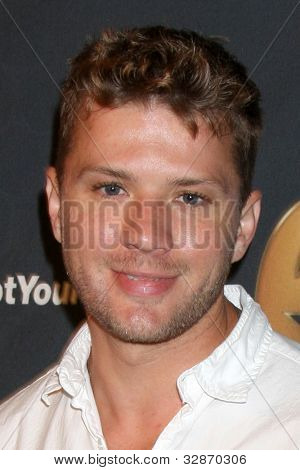 LOS ANGELES - MAY 10:  Ryan Phillippe arrives at the Launch of Got Your 6  at SAG / AFTRA Headquarters on May 10, 2012 in Los Angeles, CA