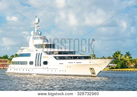 Fort Lauderdale, Florida, Usa - September 20, 2019: Galant Lady Luxury Yacht Sailing In Fort Lauderd