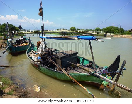 barco anclado