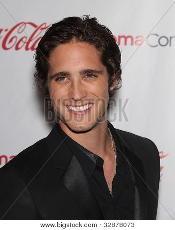 LAS VEGAS - APR 26: Diego Boneta ankommer afor biograf Con 2012-finalen natten Awards på April 26, 
