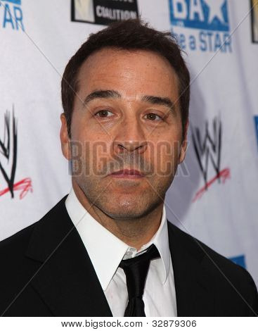 LOS ANGELES - duben 29: Jeremy Piven dorazí k šikaně Aliance zahájit na 29 dubna 2010 