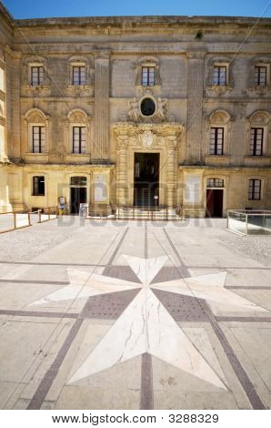 Innenhof Vilhena Palast tile Malteserkreuz Mdina, malta