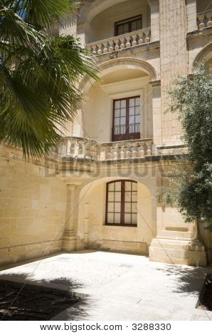 Interior Innenhof Vilhena Palace Mdina Malta