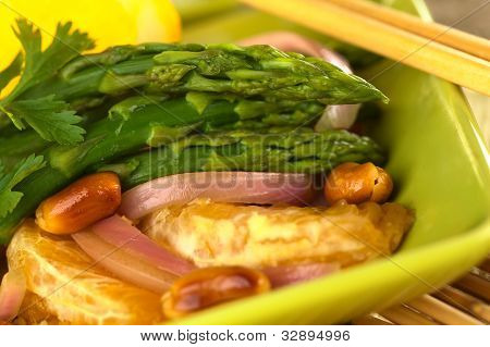 Asparagi verdi preparati in stile thailandese