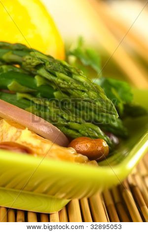 Asparagi verdi preparati in stile thailandese