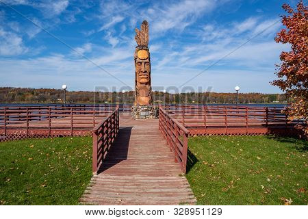 Wakefield, Michigan - October 18, 2019: Trail Of The Whispering Giants Totem Pole Statue On Lake Sup