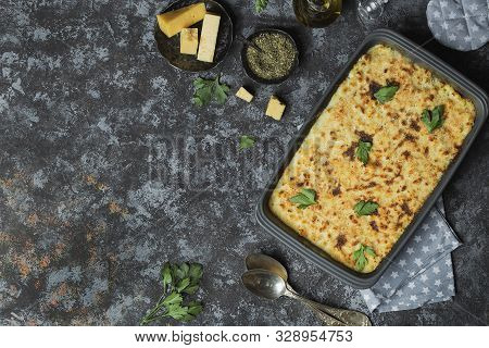 American Mac And Cheese, Pasta In Cheesy Sauce