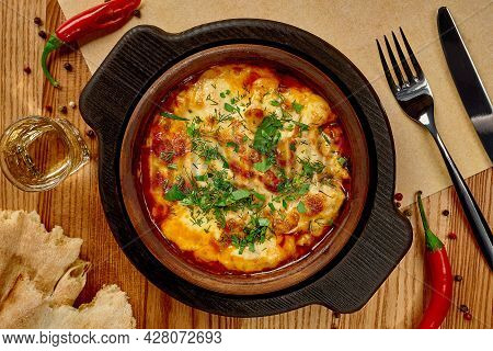 Georgian Scrambled Eggs Chizhi Bizhi With Tomatoes And Sulguni In Clay Ketsi