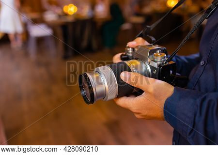Production Movie Video Concept : Professional Videographer Or Photographer Holding Setting Mirrorles