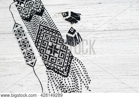 Ethnic Decoration Gerdan, Viconane Z Biseru, Ukrainian Gerdan And Earrings. Hand Weaving, Geometric 