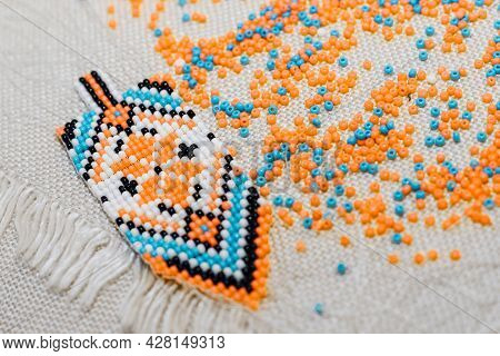 Ethnic Decoration Gerdan, Viconane Z Biseru, Ukrainian Gerdan And Earrings. Hand Weaving, Geometric 