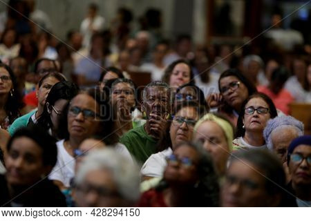 Admirers Of The Saint Dulce Of The Poor