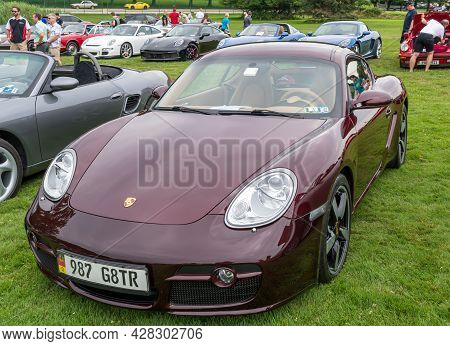 Pittsburgh, Pennsylvania, Usa July 24, 2021 The Pittsburgh Vintage Gran Prix In Schenley Park, A Yea