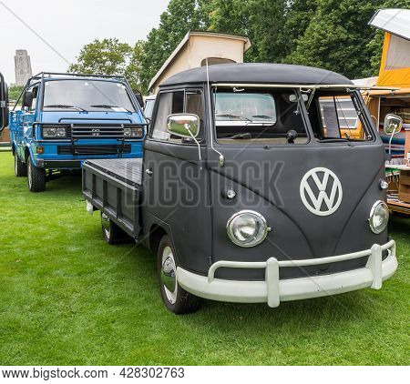 Pittsburgh, Pennsylvania, Usa July 24, 2021 The Pittsburgh Vintage Gran Prix In Schenley Park, A Yea