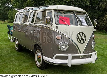 Pittsburgh, Pennsylvania, Usa July 24, 2021 The Pittsburgh Vintage Gran Prix In Schenley Park, A Yea