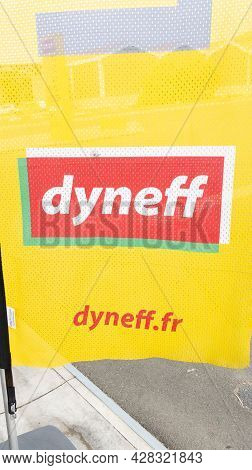 Bordeaux , Aquitaine France - 07 25 2021 : Dyneff Logo Brand And Sign Text Of Petrol Gas Station In 