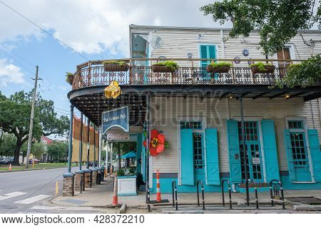 New Orleans, La - July 21: The Avenue Pub In The Garden District On July 21, 2021 In New Orleans, Lo