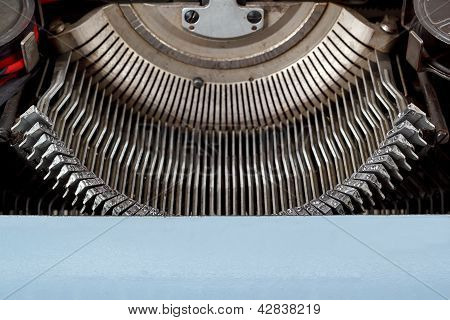키 메커니즘을 가까이 복고풍 타자기