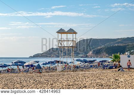 Alanya, Turkey - October 23, 2020: Rescue Tower At Kleopatra Beach In Alanya. Lots Of Sun Loungers W