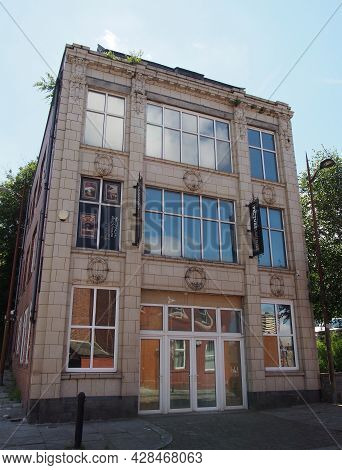 Rochdale, Greater Manchester, United Kingdom - 14 July 2021: Old Art Deco Style Building In Rochdale