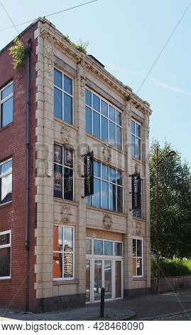 Rochdale, Greater Manchester, United Kingdom - 14 July 2021: Old Art Deco Style Building In Rochdale