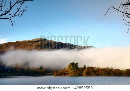 Grasmere bir puslu kış sabahı.