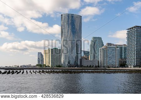 Jersey City, Nj - Usa - July 30, 2021:  Horizontal View Of Jersey City's Newport Riverfront Neighbor