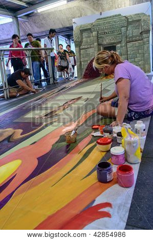 Bangkok - 3. marts: En kunstner (julie Kirk Purcell) under tegning og maleri hans 3D illustrationer i Liv