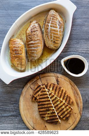 reasted duck breast with balsamico sauce and Arabic bread