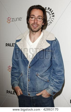 BEVERLY HILLS - 12 de MAR: Martin Starr llegando en el evento de 2011 Paleyfest honrando Freaks and Geeks