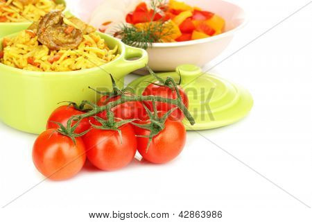 Köstlichen Pilaf mit Gemüse, isolated on white
