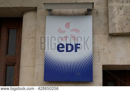 Bordeaux , Aquitaine France - 07 30 2021 : Edf Sign Text And Brand Logo On Building Office Of French