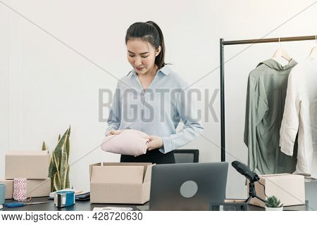 Asian Entrepreneur Is Preparing Her Clothes That Can Be Sold In Paper Boxes For Delivery To Customer