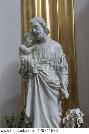 Chelm, Poland - July 5, 2021: Inside The Shrine, The Basilica Of Virgin Mary In Chelm In Eastern Pol