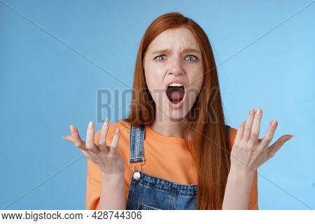 Outraged Freak-out Girlfriend Shouting Confused Full Disbelief Raising Hands Dismay Shrugging Compla
