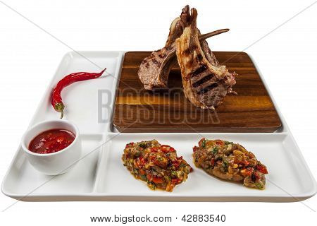 야채와 함께 맛 있는 구이 갈비