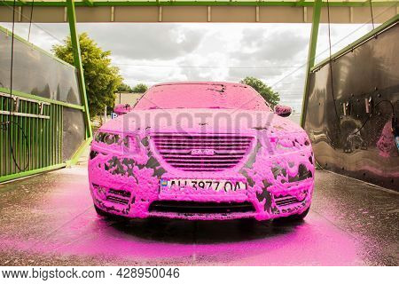 Chernigov, Ukraine - July 24, 2021: Saab Car At A Car Wash. Gray Saab 9-5 Car In Pink Foam At A Self