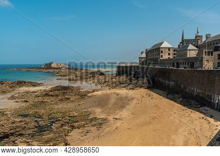 La Grande Plage Du Sillon In The Coastal Town Of Saint-malo In French Brittany In The Ille-et-vilain