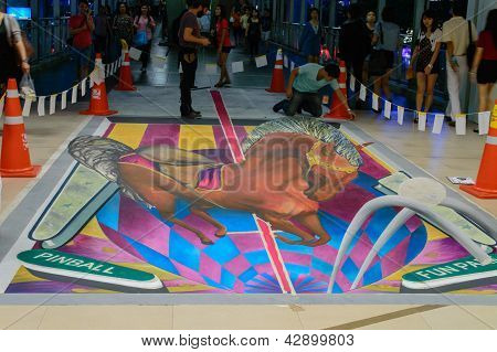Bangkok - el 3 de marzo: 3D pintura ilusoria por Tony Cuboliquido artista en Artes de la vida en Ratchapraso
