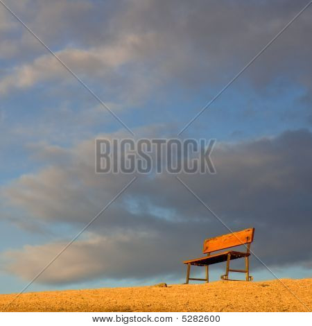 Bænk ved solopgang i Death Valley
