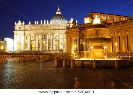 NightShot della Basilica di San Pietro