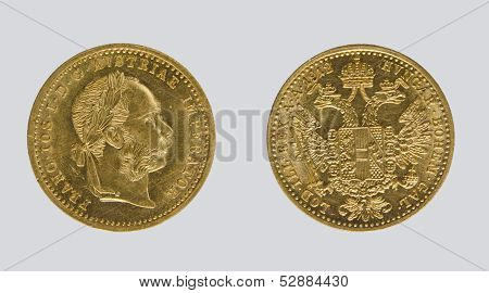 1 gold ducat of Austria-Hungary in 1912, on a gray background