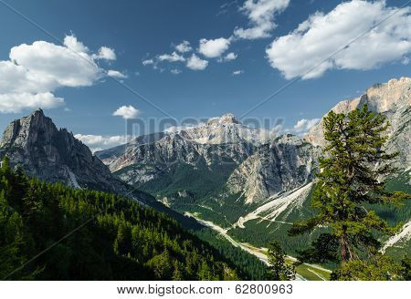 Cortina di A'mpezzo and mountains 1
