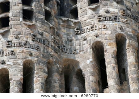 Frente de la Sagrada Familia