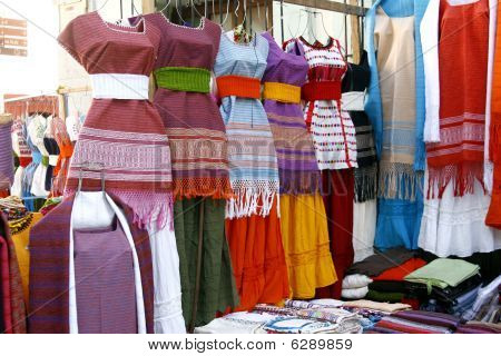 Oaxaca Market, Meksika yerli el yapımı Meksika elbiseler