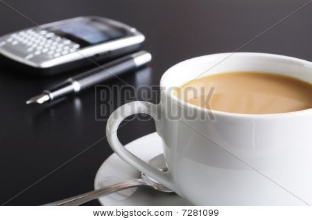 在办公室杯咖啡